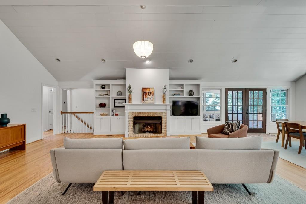 2284 Fairoaks Road