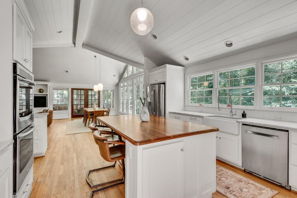 2284 Fairoaks Road