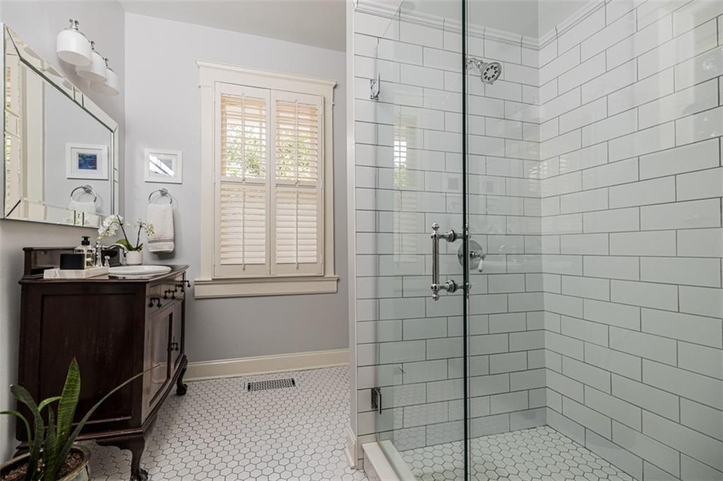 328 Clifford Avenue NE