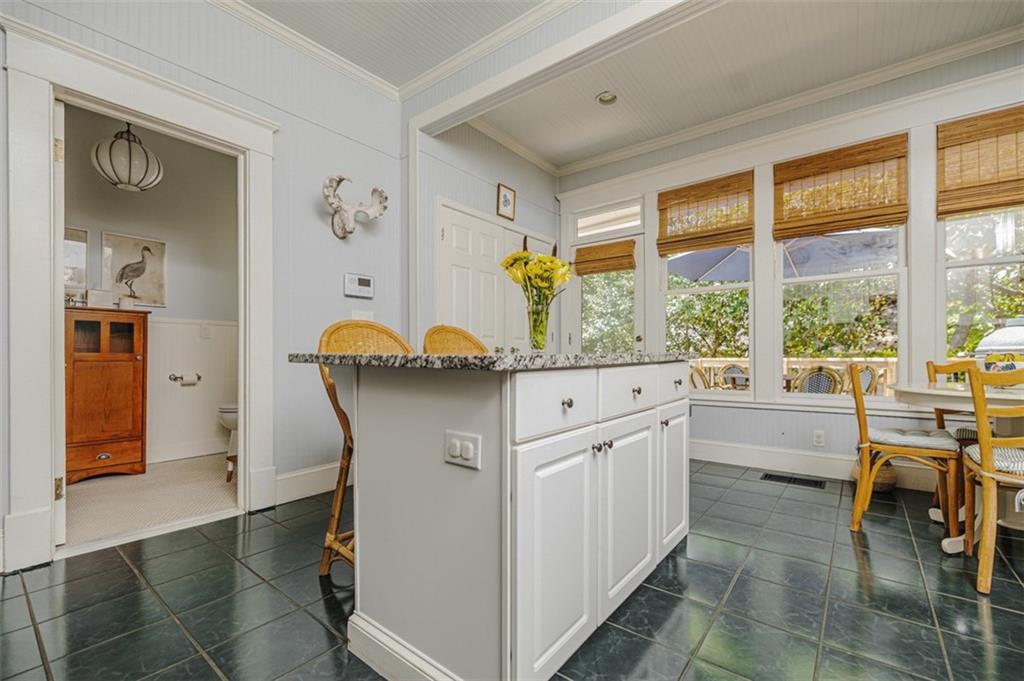 328 Clifford Avenue NE