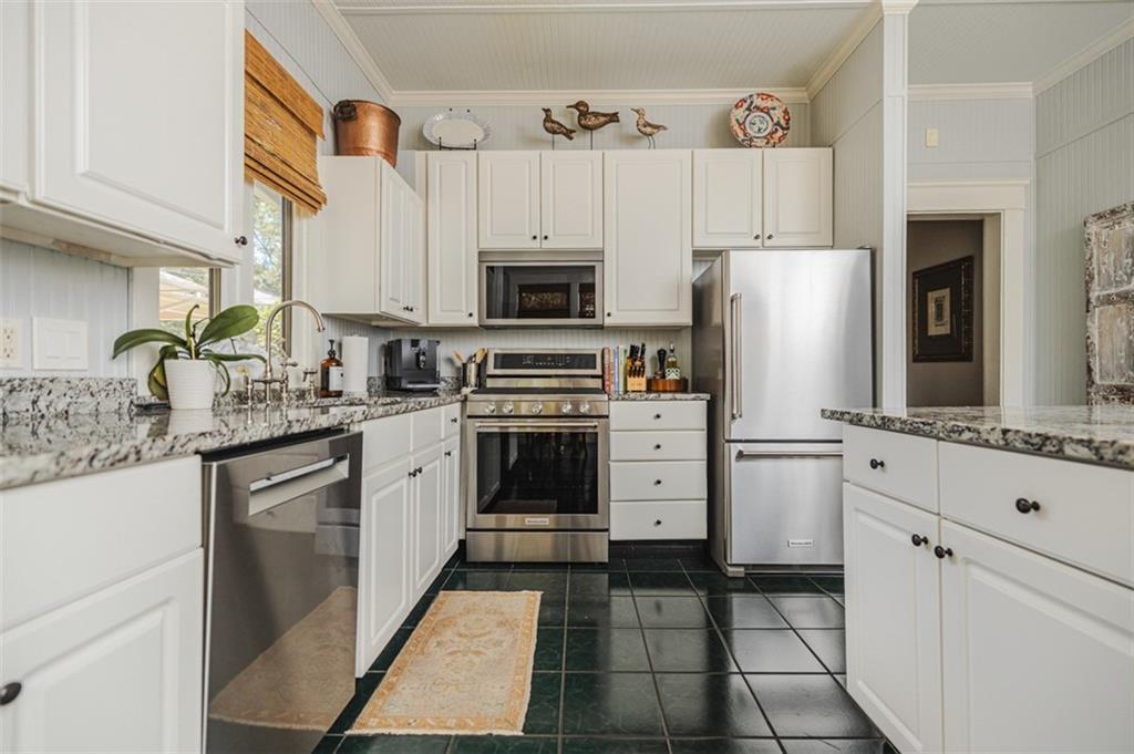 328 Clifford Avenue NE