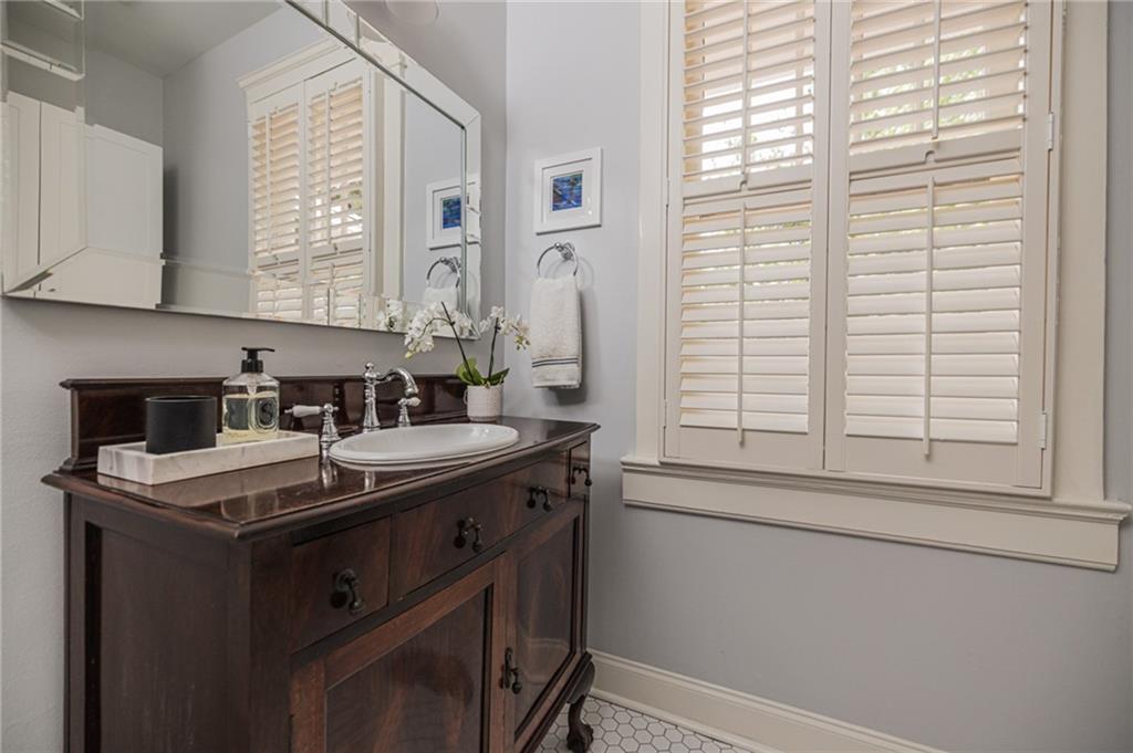 328 Clifford Avenue NE