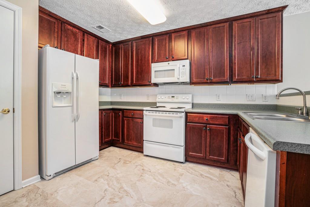 920 Village View Circle