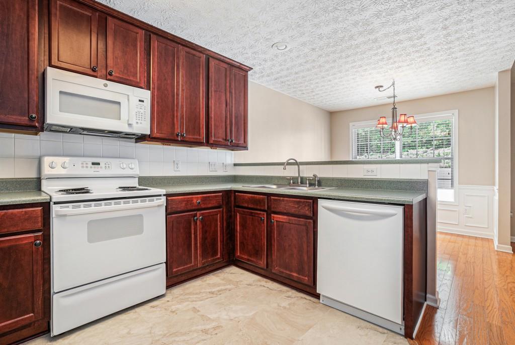 920 Village View Circle