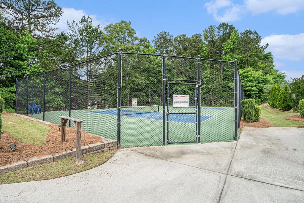 920 Village View Circle