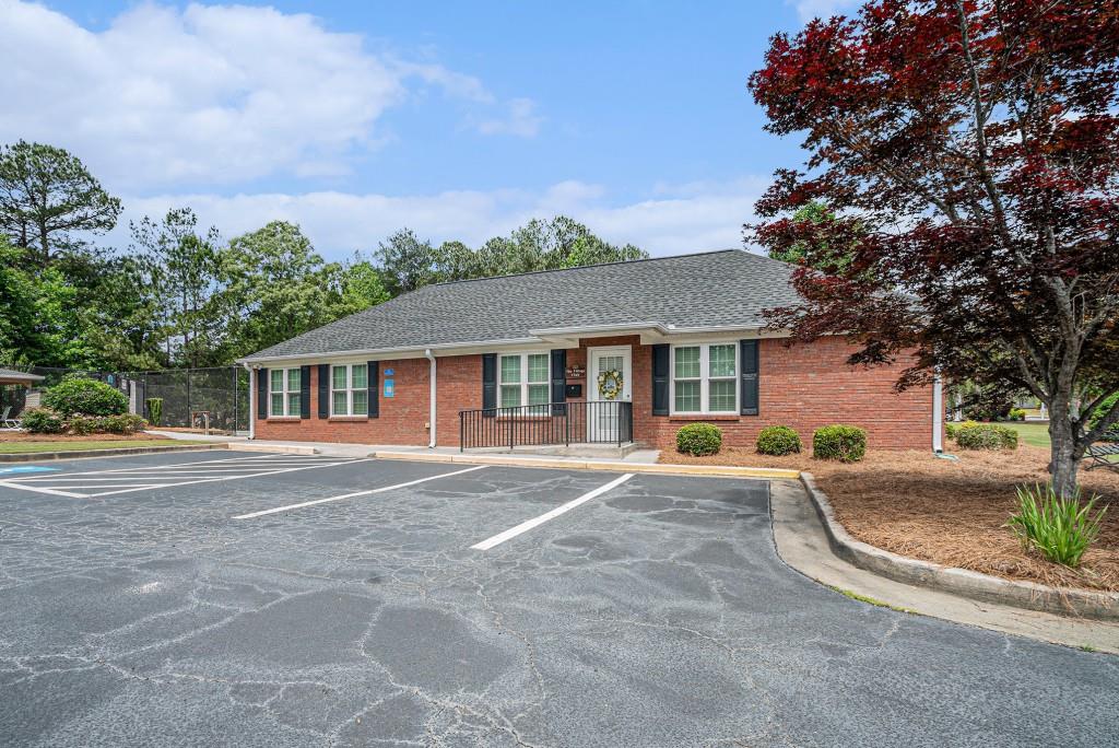920 Village View Circle