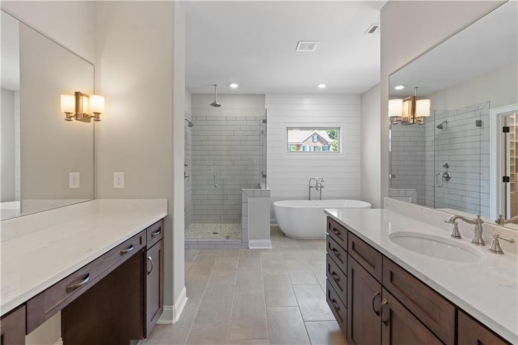 10015 Grandview Square