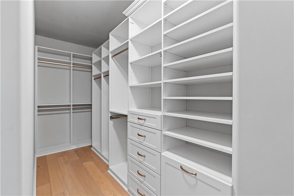 10015 Grandview Square