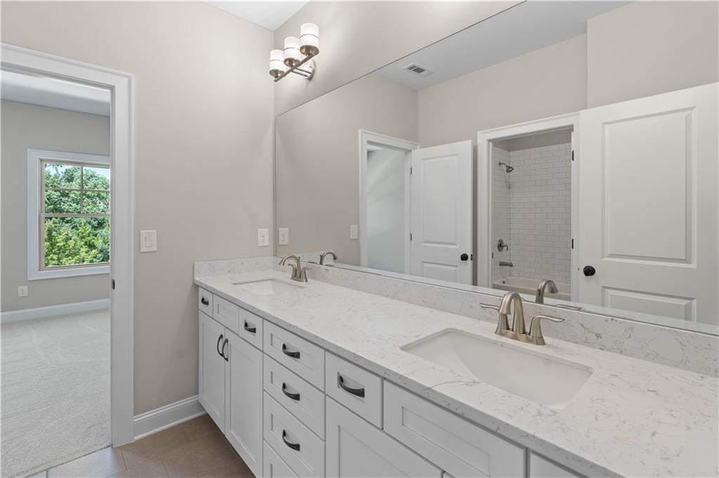 10015 Grandview Square