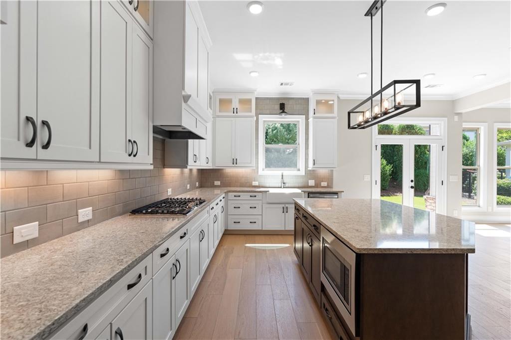 10015 Grandview Square