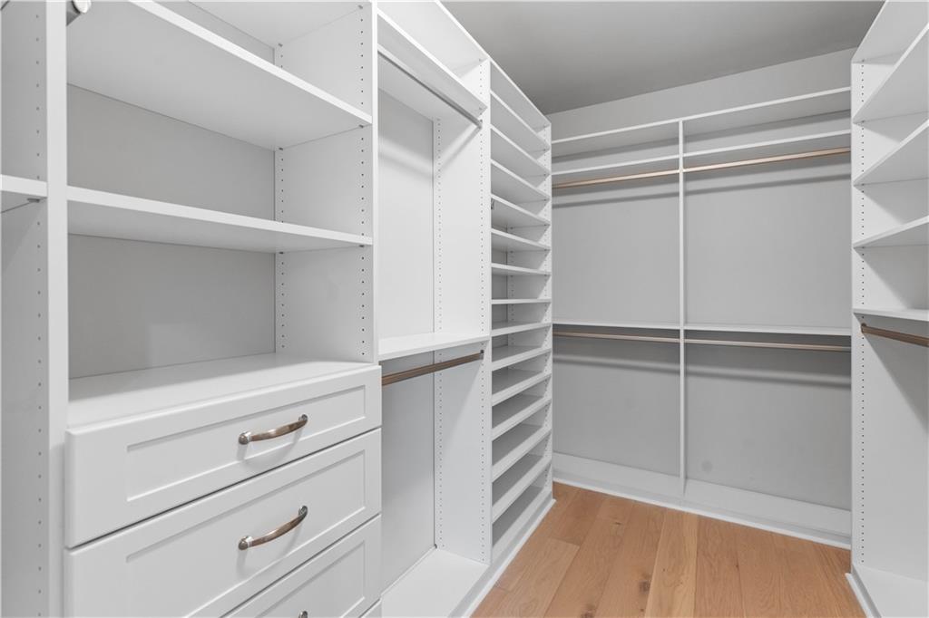 10015 Grandview Square