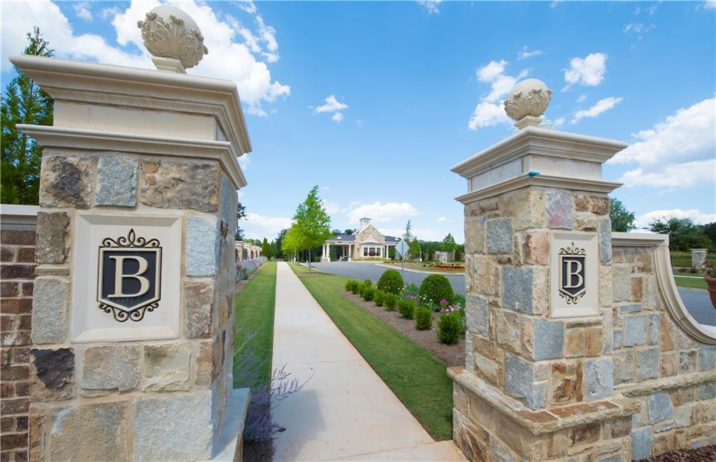 10015 Grandview Square