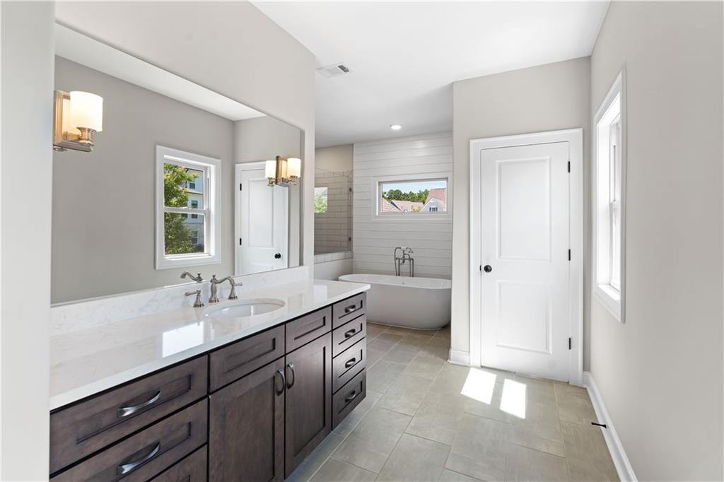 10015 Grandview Square