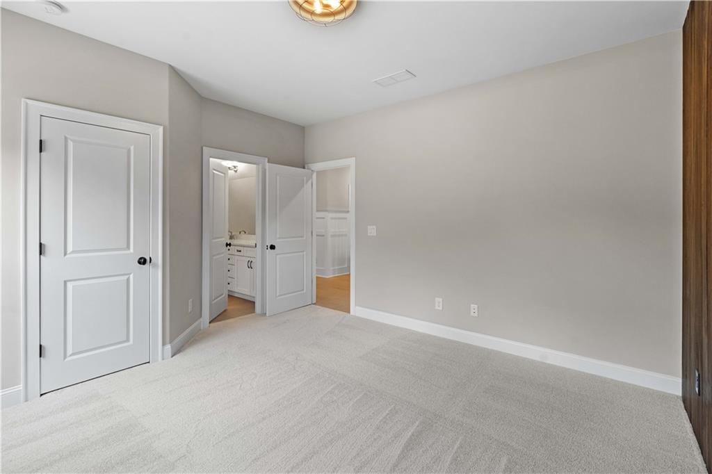 10015 Grandview Square