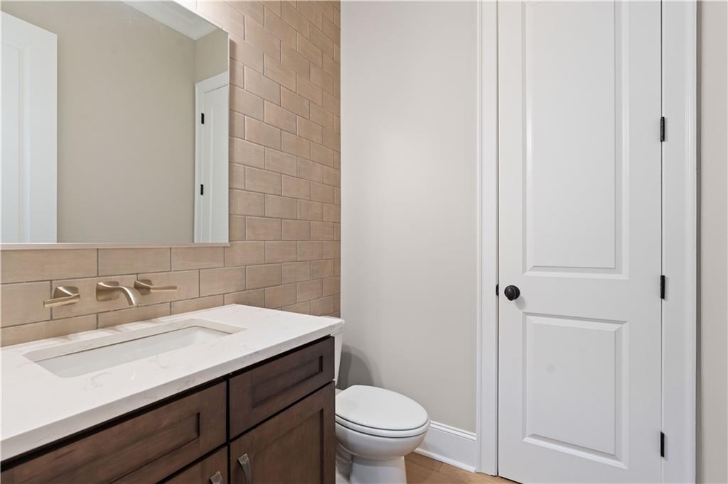 10015 Grandview Square