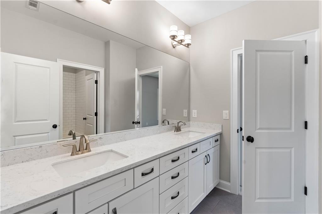 10015 Grandview Square