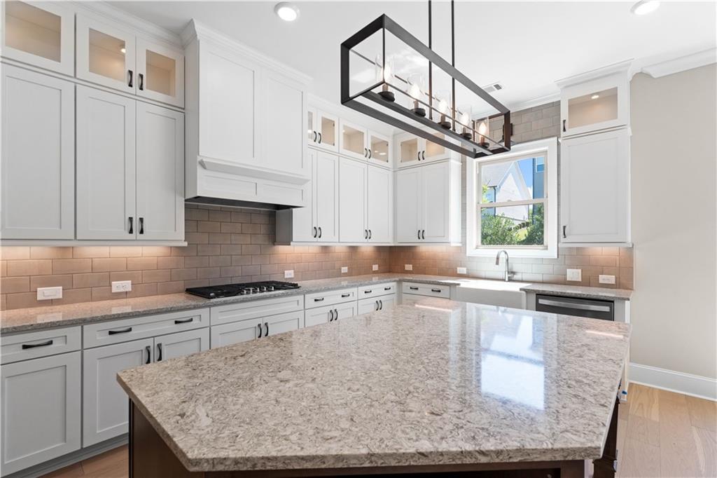 10015 Grandview Square