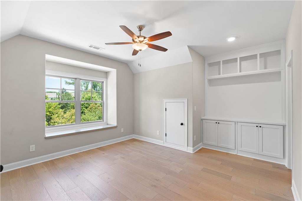 10015 Grandview Square