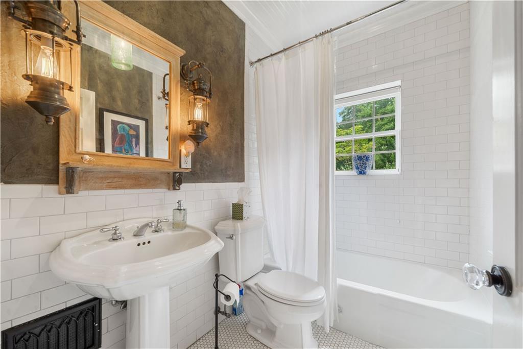 41 Clarendon Avenue