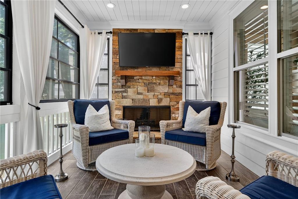 2603 Apple Valley Road NE