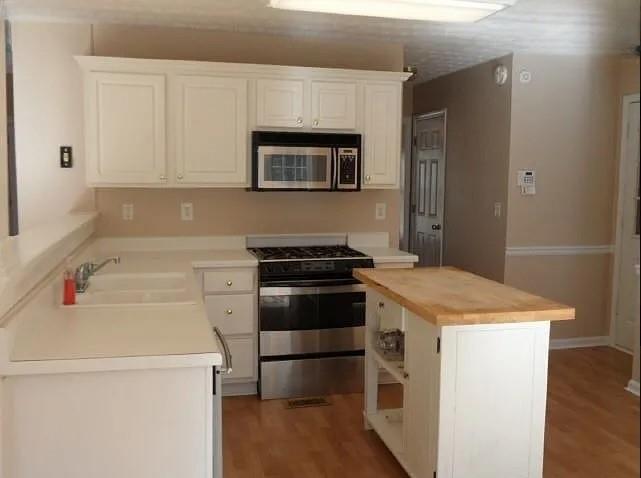 1402 PICKETS Court SE