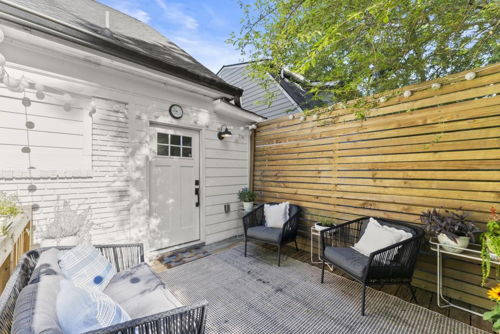 230 Wellington Street SW