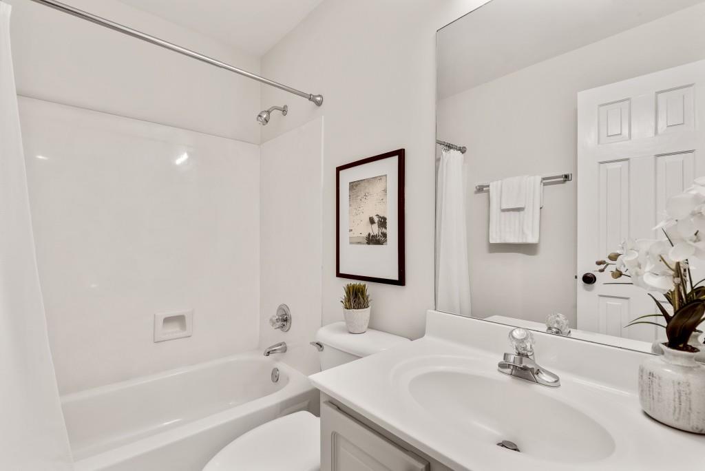 1410 Crescent Walk