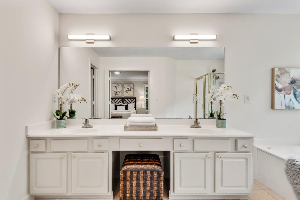 1410 Crescent Walk