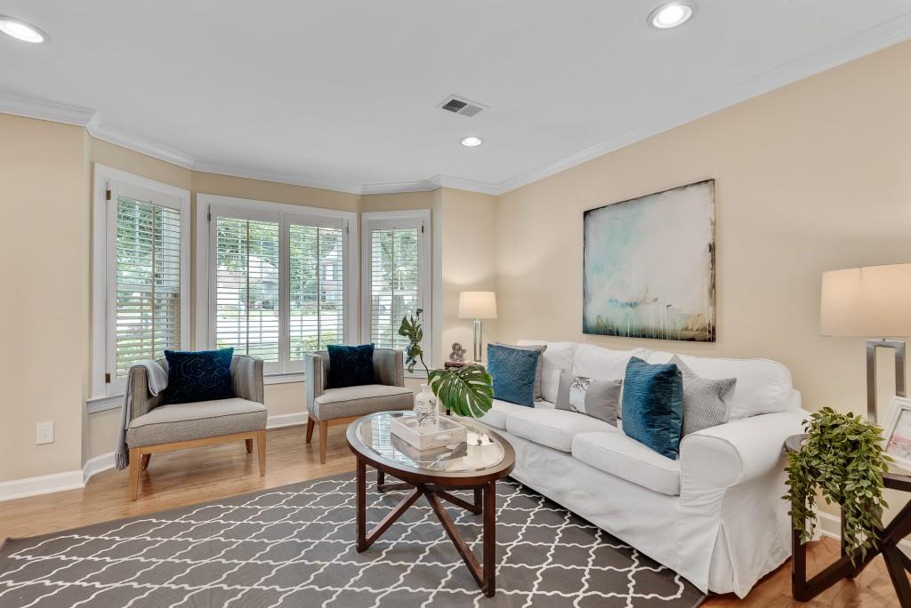 1410 Crescent Walk