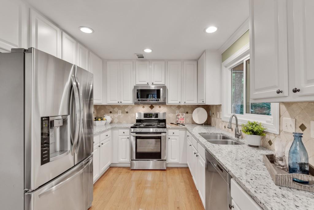1410 Crescent Walk