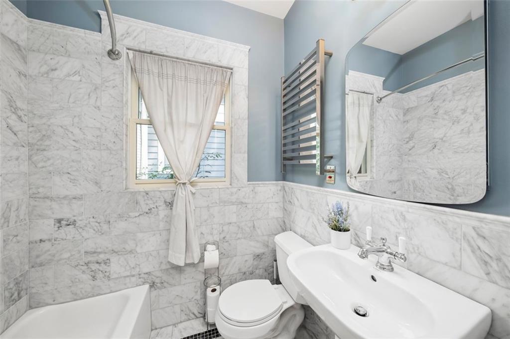 953 Blue Ridge Avenue NE