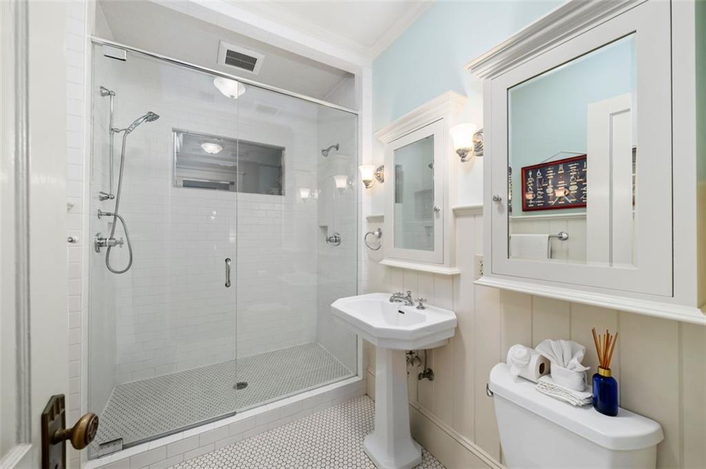 953 Blue Ridge Avenue NE