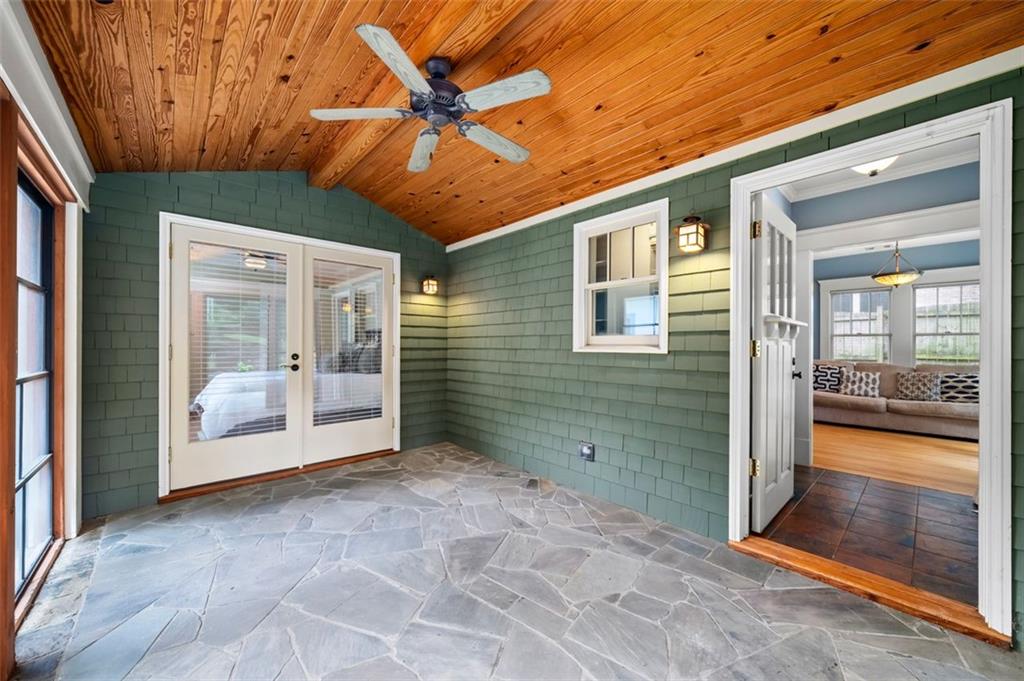 953 Blue Ridge Avenue NE