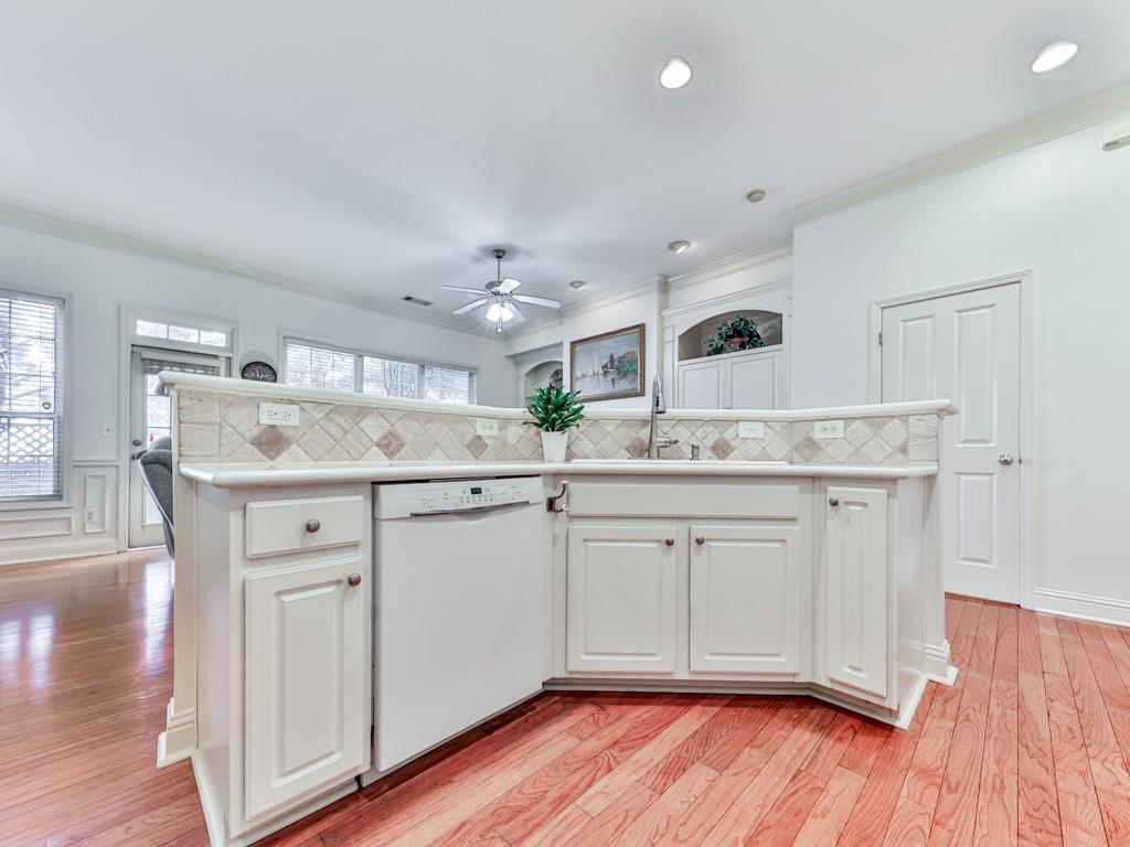 3425 Henderson Reserve