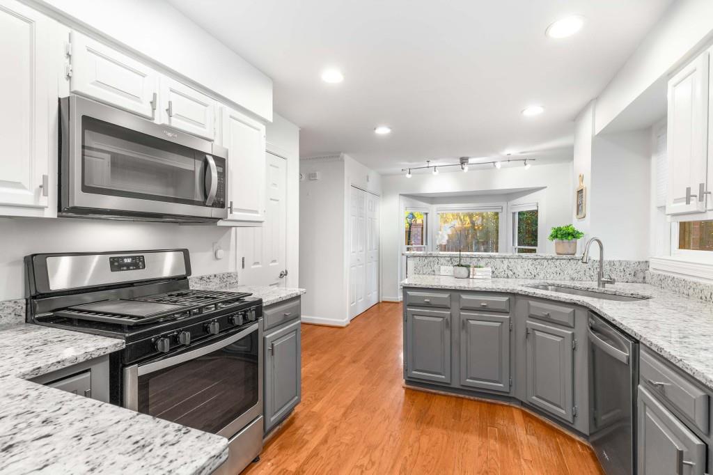 1341 Sheffield Glen Way NE