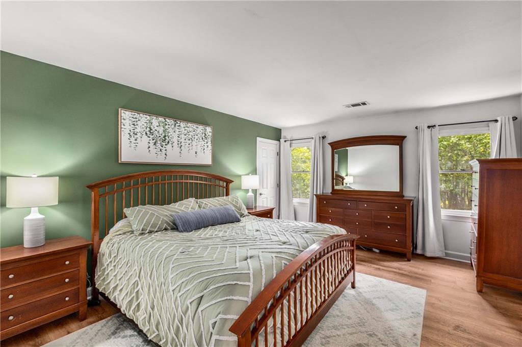 1341 Sheffield Glen Way NE