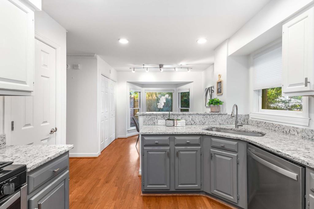 1341 Sheffield Glen Way NE