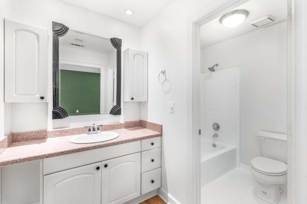 1341 Sheffield Glen Way NE