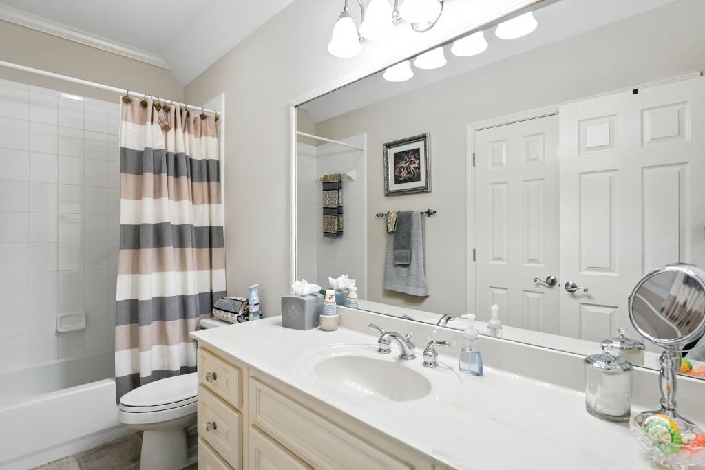 5453 Dunwoody Glen Court