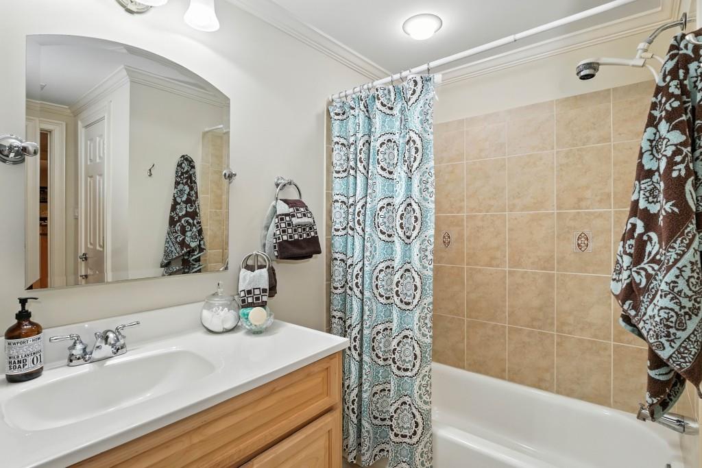 5453 Dunwoody Glen Court