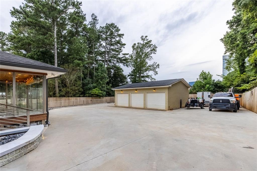 2102 FISHER Trail NE