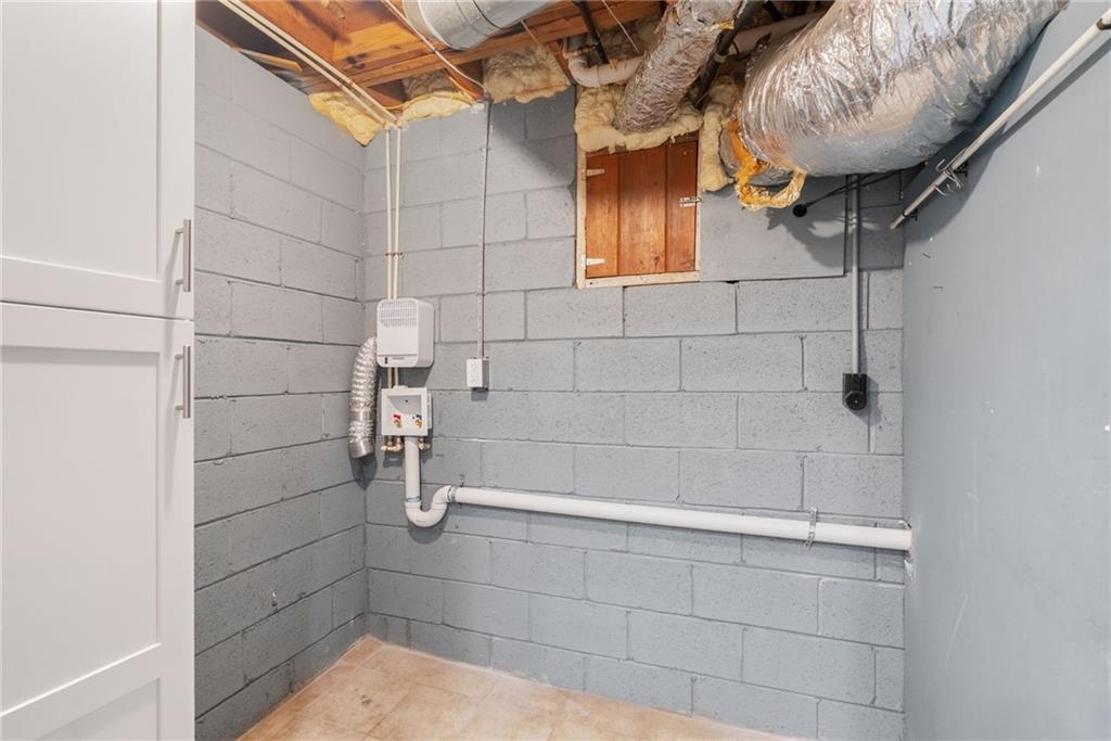 1447 Southland Vista Court NE