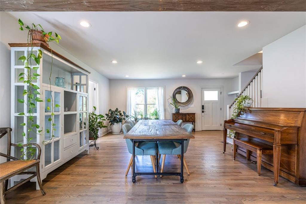 476 MAYNARD Terrace SE