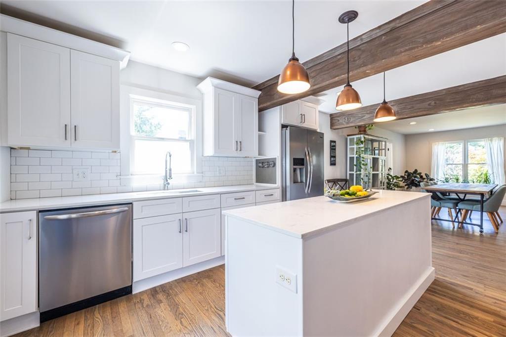 476 MAYNARD Terrace SE