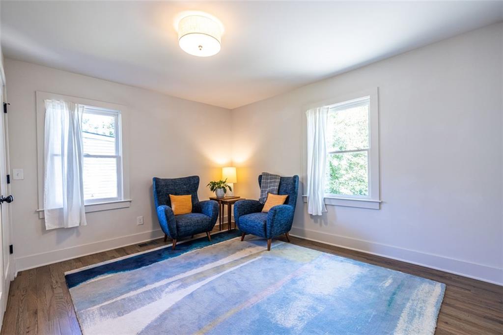 476 MAYNARD Terrace SE