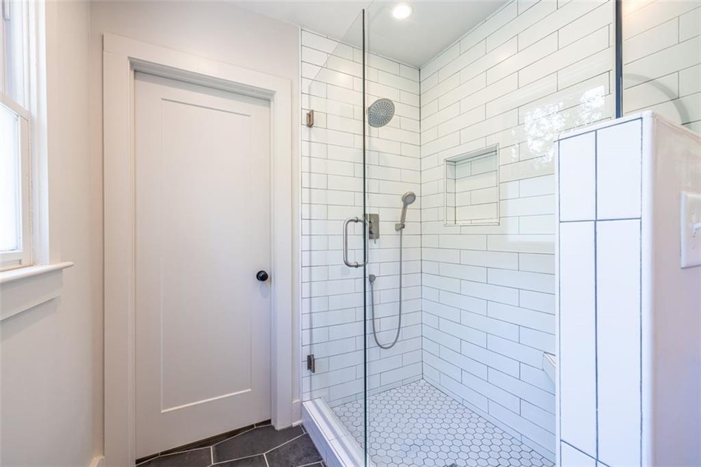 476 MAYNARD Terrace SE