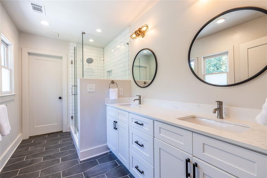 476 MAYNARD Terrace SE