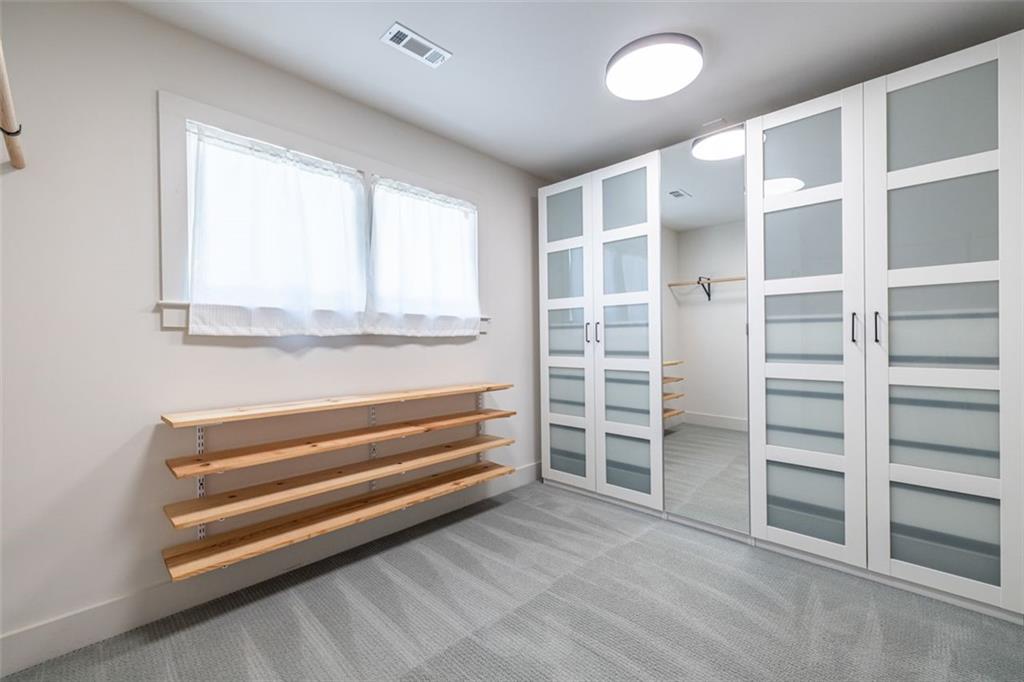 476 MAYNARD Terrace SE