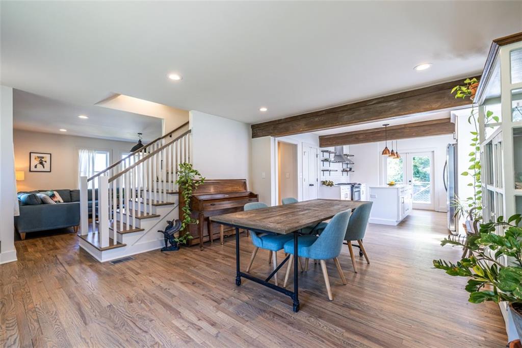 476 MAYNARD Terrace SE