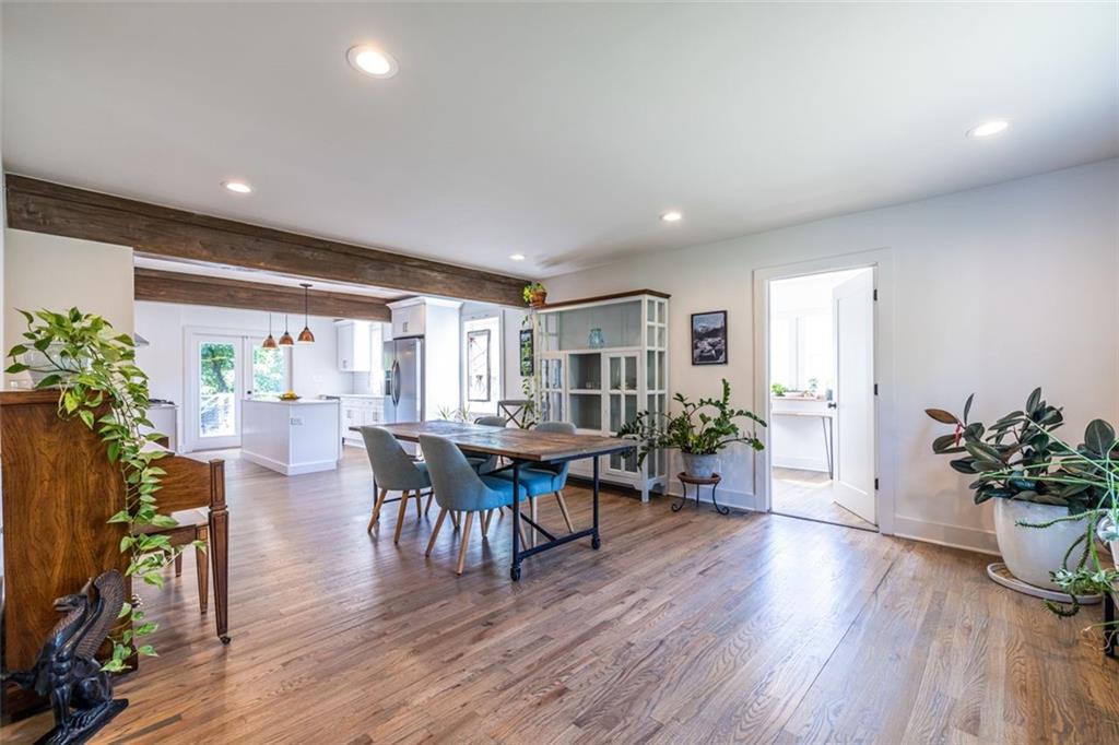 476 MAYNARD Terrace SE